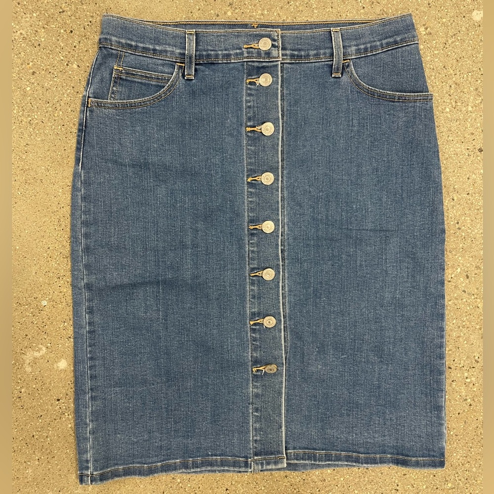 Vintage Levi’s button down modest denim long skirt size 28